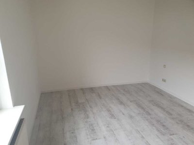 Schöne und gepflegte 4-Zimmer-Hochparterre-Wohnung in Neukieritzsch