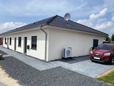 Doppelhaus- / Bungalowhälfte inkl. Einbauküche, Terrasse, Garten etc.