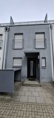 Geschmackvolles, gepflegtes 4,5-Zimmer-Reihenhaus mit Garten, Terrasse und Dachterrasse