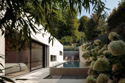 Moderne Architektenvilla mit Festungsblick
