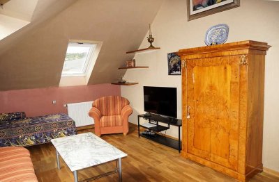 Elegante 2,5 Zimmer Dachgeschosswohnung, vollmöbliert