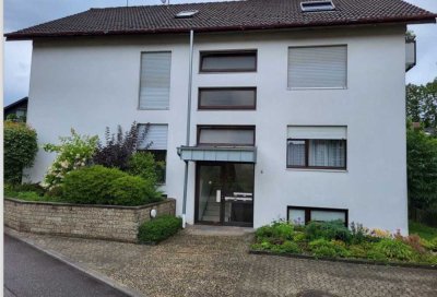 Baden-Baden: 95 m² Erdgeschosswohnung mit Garten, Terrasse, Garage & Stellplatz