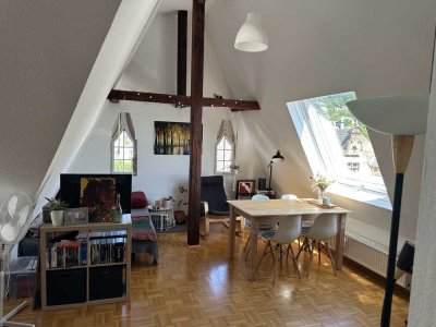 Südviertel-Helle, gepflegte 2ZKB Altbau DG Wohnung mit Parkett und Gartenmitbenutzung