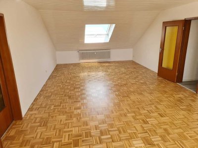 4 ZKBB Schöne & ruhige DG-Wohnung, 121 qm in Waldsee mit Dachterrasse