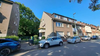 Gepflegtes Wohnumfeld bietet zweckmäßige Wohnung: hell, freundlich, praktisch, renoviert