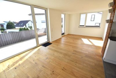 **Sofort bezugsfrei**Neuwertige 4-Zimmer-Whg. mit Balkon, Aufzug, TG-Stp.**