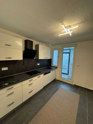Wohnen auf dem Land: 110 qm große Doppelhaushälfte mit Terrasse, moderne EBK und Garage