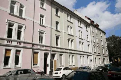 Geschmackvolle Wohnung mit zwei Zimmern sowie Balkon und EBK in Darmstadt
