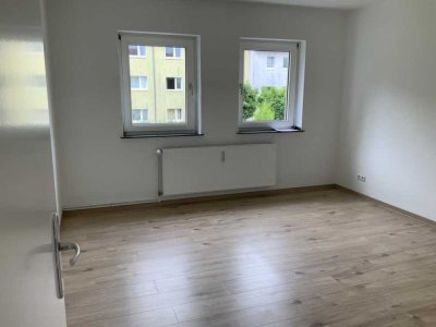 Schöne 3-Zimmer-Wohnung mit Tageslichtbad und Laminatboden frei!