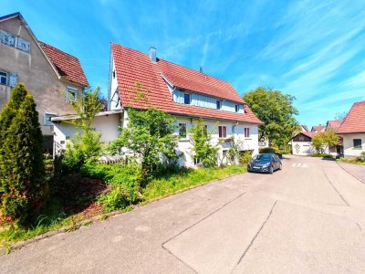 Charmantes Wohnhaus mit Platz für die Familie mit bis zu zwei Wohnungen in Frickenhausen-Linsenhofen