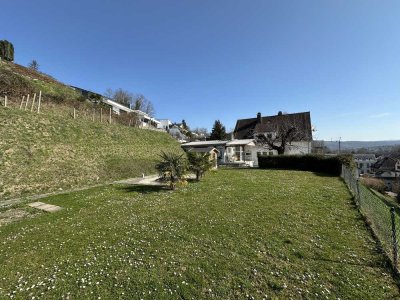 Wohnhaus in einzigartiger Hanglage mit Vogesenblick auf großes Grundstück und ca. 375m² Wohn/Nutzfl.