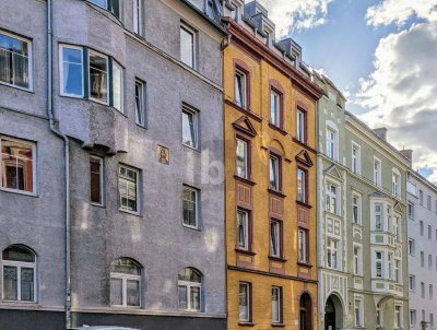 IDEAL FÜR FAMILIEN ODER WG: ZENTRALE ALTBAUWOHNUNG MIT LOGGIA