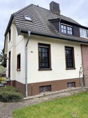 Doppelhaushälfte mit großem Grundstück