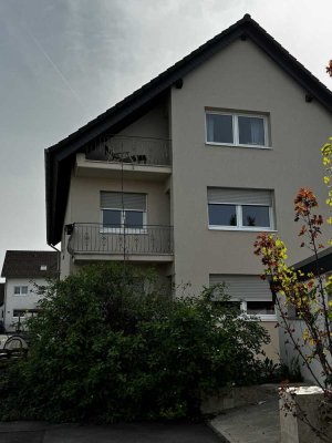 Tolle und sanierte 2-Raum-Wohnung mit Balkon in Niederdorfelden