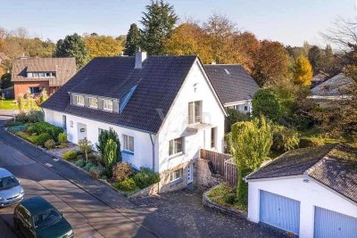 Geräumige 6-Zimmer-Doppelhaushälfte mit gehobener Innenausstattung und EBK in Aachen Laurensberg