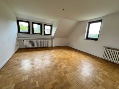 Wunderschöne, renovierte 2 Zimmerdachgeschosswohnung zum Wohlfühlen in grüner Umgebung!