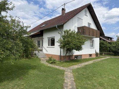 Bezugsfreies Einfamilienhaus mit großem Grundstück in ruhiger Lage in Erlenmoos.