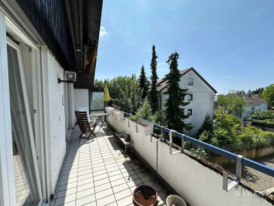 Große, helle 2 Zimmer-Dachgeschoss-Wohnung mit Balkon