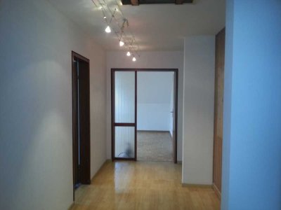 Provisionsfrei 4-Zimmer-DG- Wohnung mit Balkon in Stuttgart-Hofen