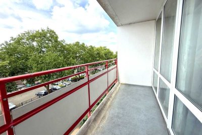 Apartment mit Loggia im 4. OG / Aufzug vorhanden / zentrale Lage - alles fußläufig erreichbar