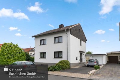 Weilerswist: Vielseitiges Zweifamilienhaus mit großem Garten und Ausbaupotential!