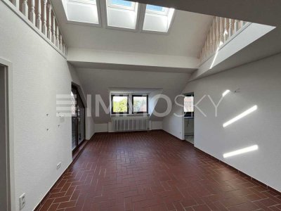 Stilvolle Maisonettewohnung mit Balkon, Galerie