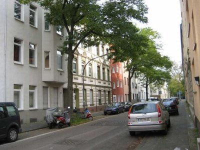 Kalk Altbau 1 Zimmerwohnung + Wohnküche + Gartenmitbenutzung.