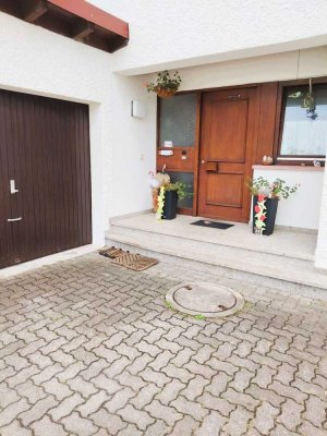 Riesige 4-Raum-Doppelhaushälfte mit EBK in Mochenwangen