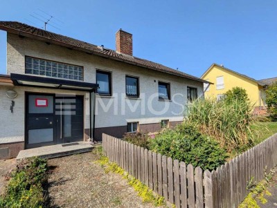Geräumiges Zweifamilienhaus mit Potenzial und großem Grundstück