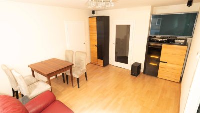 Verkehrsgünstige Zweizimmer Wohnung innen und außen saniert, hochwertig ausgestattet und vollmöbliert.