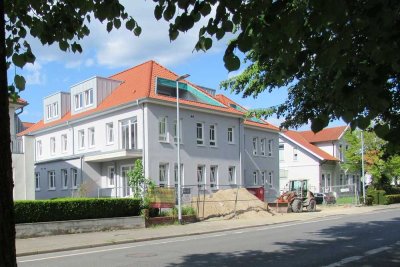 Neubau Erstbezug - Attraktive 2 Zi.- Obergeschosswhg. mit schöner Balkonterrasse und Pkw-Stellplatz