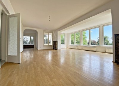 UMFANGREICHE RENOVIERUNGEN - FERTIGSTELLUNG ENDE DEZEMBER - SCHÖNES EINFAMILIENHAUS MIT POOL, TOLLER BLICK, GARAGE &amp; GARTEN