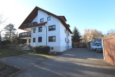 Hochwertig sanierte 2-Zimmer-Maisonette mit Balkon, Einbauküche, Garage & Stellplatz in Neukirchen