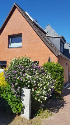 schönes kleines Haus, Wohnung, in Laboe, ca. 80 m², plus eigener Gartenanteil, Keller, DG