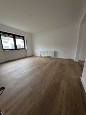 Kernsanierte 5 Zimmer Wohnung mit großer Terasse