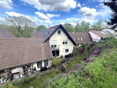 Ihr Investment in Pfinztal: Solides Zweifamilienhaus mit Garten und Garagen – PROVISIONSFREI!