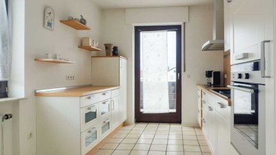 4 Zimmer, Einbauküche, Bad, Gäste-WC, 2 Balkone, im 1. OG in Bad Wünnenberg-Haaren
