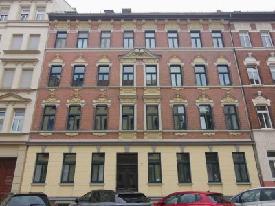 Geräumige 2-Raum-Wohnung mit Balkon, großer Wohnküche, Tageslichtbad und Gartenanteil in Schleußig