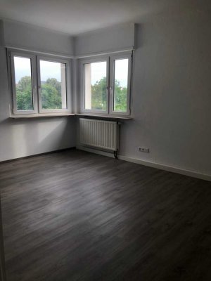 Stilvolle, helle 3-Zimmer-Wohnung mit Balkon in freistehendem Haus in Mannheim-Seckenheim