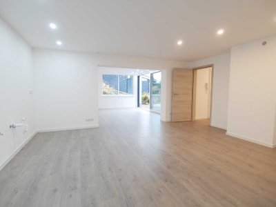 Frisch sanierte Wohnung mit Gartenanteil und Carport