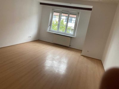 Stilvolle, modernisierte 4-Zimmer-Wohnung mit Balkon in Nürnberg