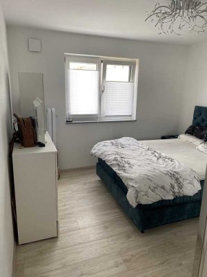 Ruhige, neuwertige 3Z-EG-Wohnung inkl: EBK, Terrasse, Garage und Garten mit Gartenbüro in 94369 Rain