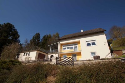 Wohnen mit Aussicht: Charmantes Einfamilienhaus in malerischer Lage