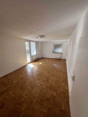 Vollständig renovierte 4,5-Raum-Wohnung mit Balkon und Einbauküche in Tübingen