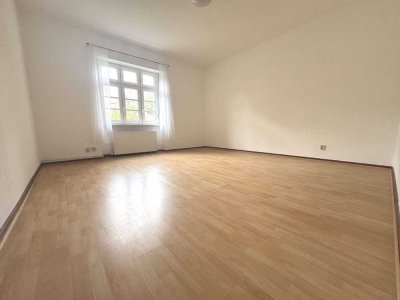 Gelegenheit: Großzügige & ideal geschnittene 3-Zi.-Altbau-Wohnung mit EBK & Walk-In-Dusche!