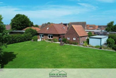 CHARMANTER BUNGALOW MIT WEITBLICK: JETZT RENOVIERUNGSCHANCE NUTZEN!