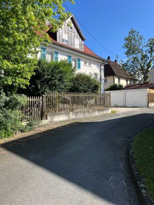 Doppelgarage und Stellplatz inklusive