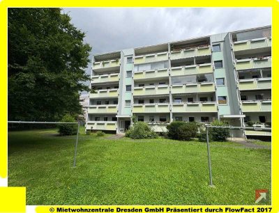 Erstbezug - Hochwertig sanierte "Platte" mit Balkon in schöner Wohnlage!!