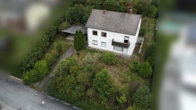 gut geschnittenes, bebautes Grundstück mit unverbaubarer Aussicht