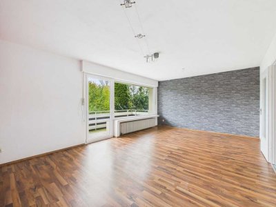 Helles Wohngefühl: Erdgeschosswohnung mit großzügigen Fensterfronten, Balkon und Stellplatz